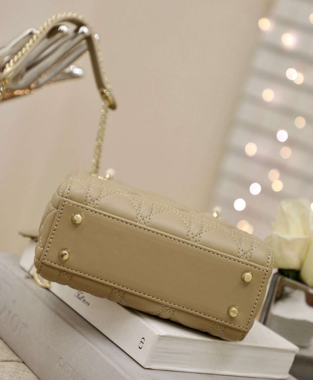Mini Quilted Beige, CD Buckle, DI-058