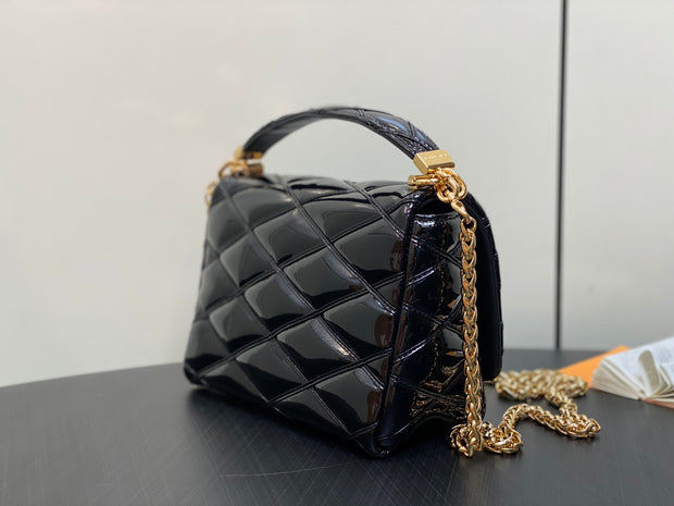 Quilted Rectangular Black with Gold Chain LV-030