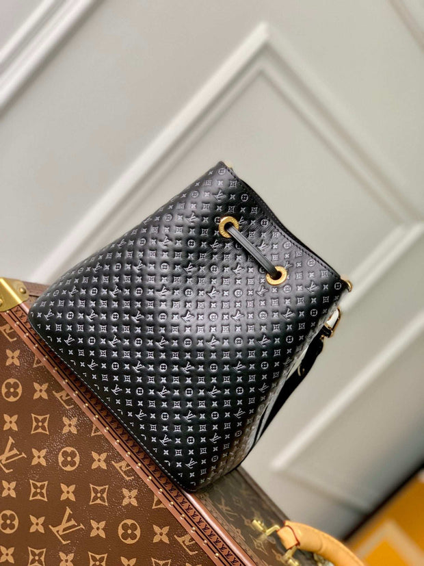 Bucket Shape Black with Gold Chain LV-036
