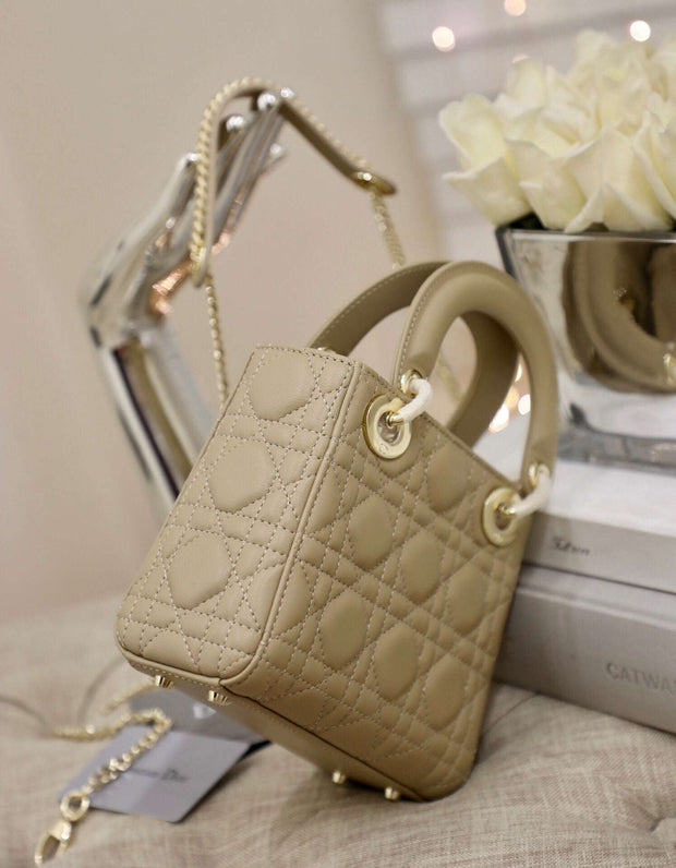 Mini Quilted Beige, CD Buckle, DI-058