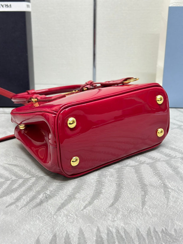 Red Patent leather mini killer bag