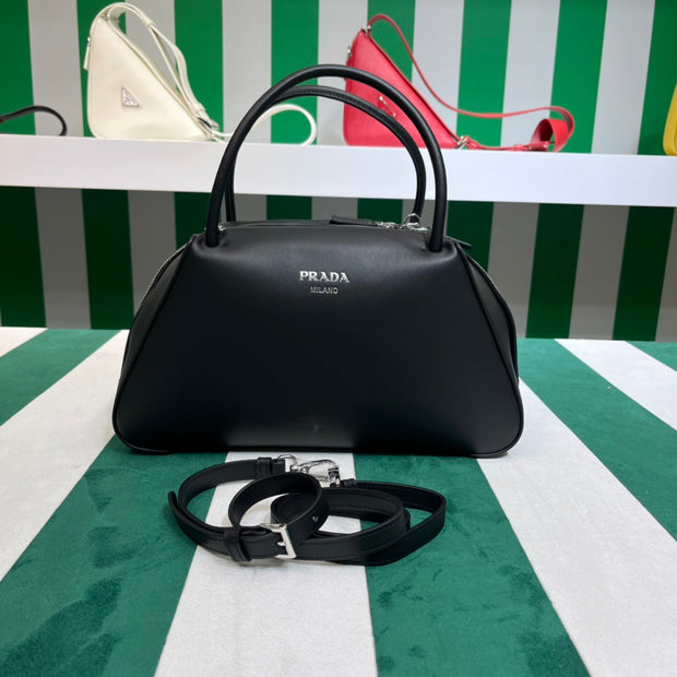 Full leather black 22fw show handbag/crossbody bag